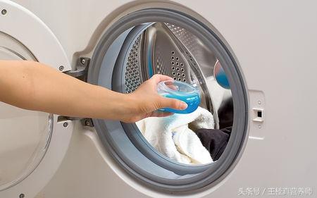 洗衣粉、肥皂、皂粉、洗衣液，洗衣服到底用哪種好？